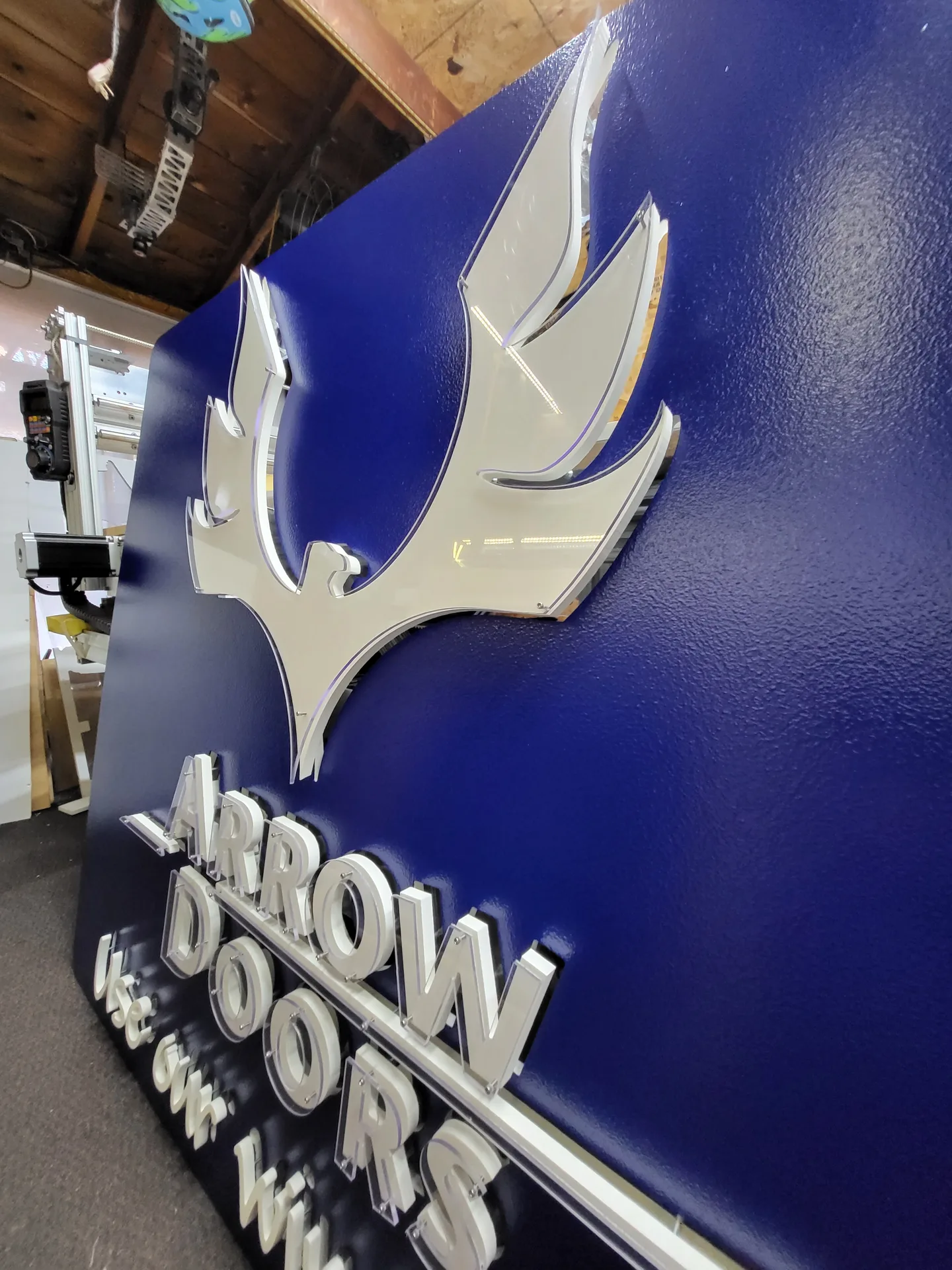 3D sign Arrow Doors logo detail