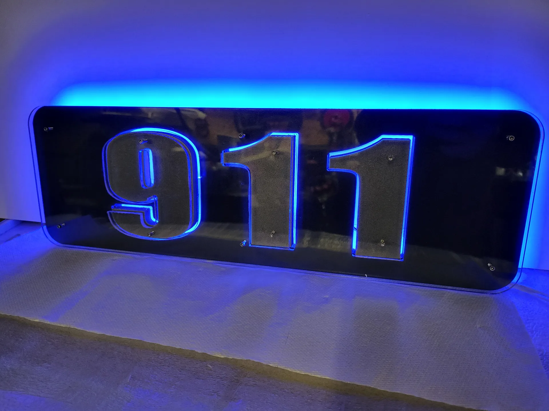 Backlit address sign 911 blue